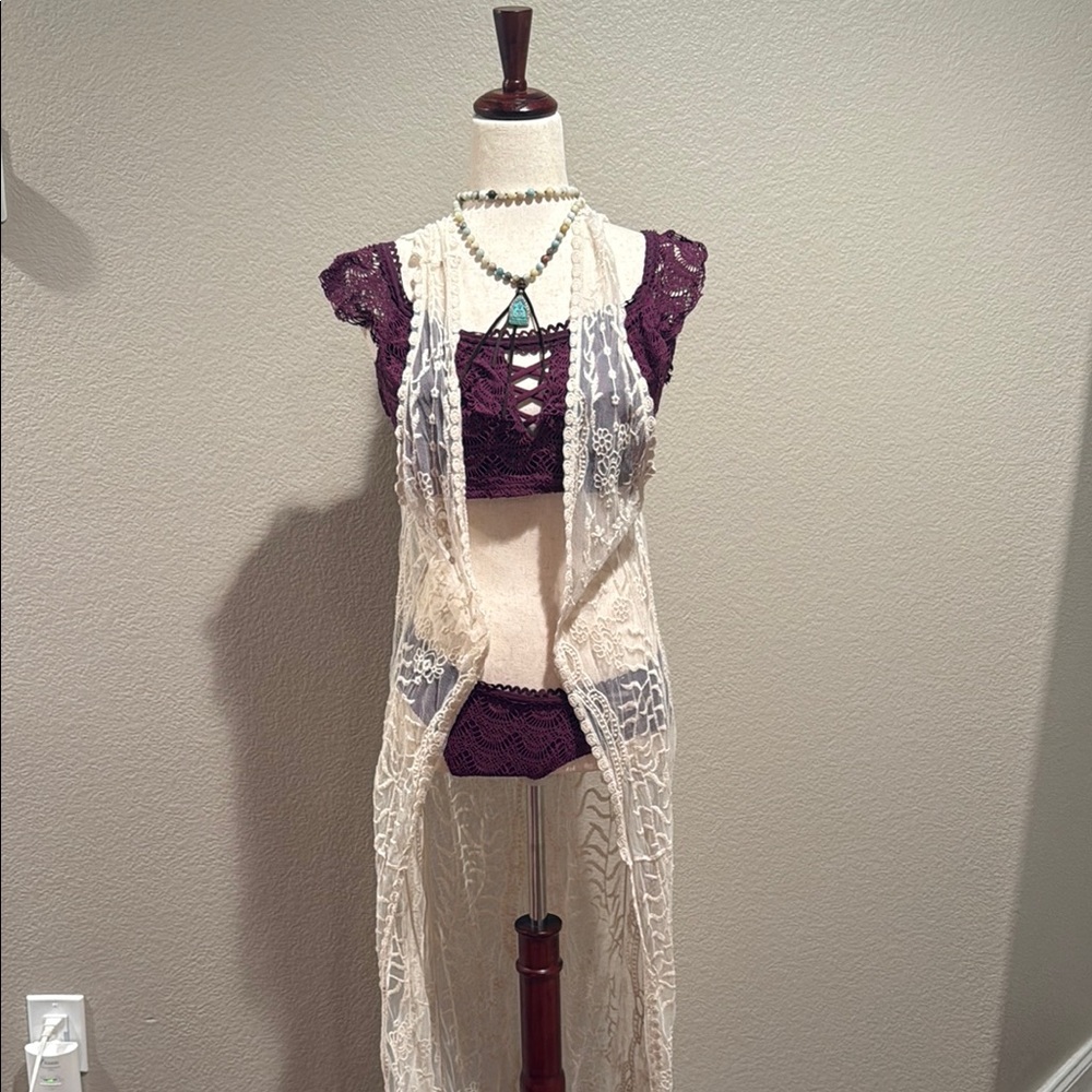Wanderlust Lace Robe in Cream and Purple